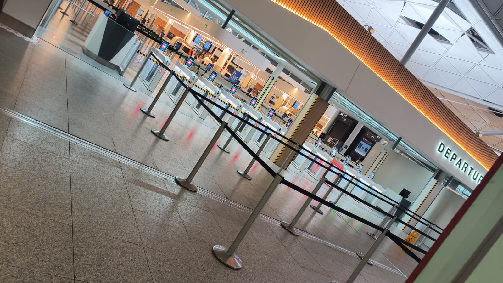 Stansted departures hall handed back to operations after final builder's clean