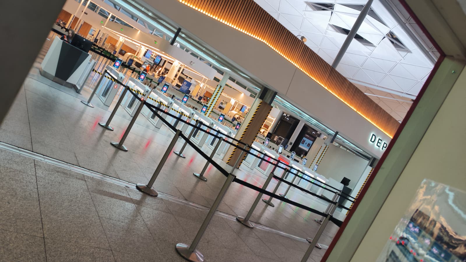 Stansted check-in area finished and handover-ready